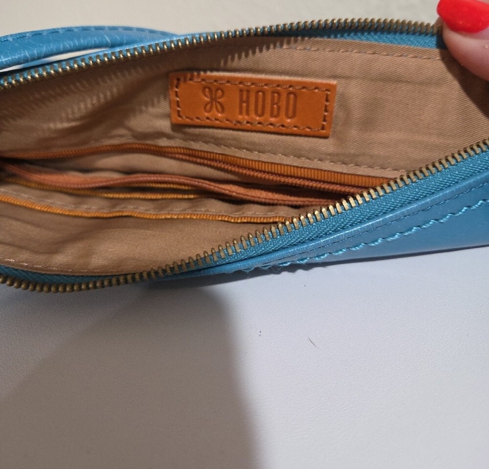 Beautiful Hobo Blue Leather Crossbody Bag - Sleek Everyday Shoulder Bag - Picture 2 of 3